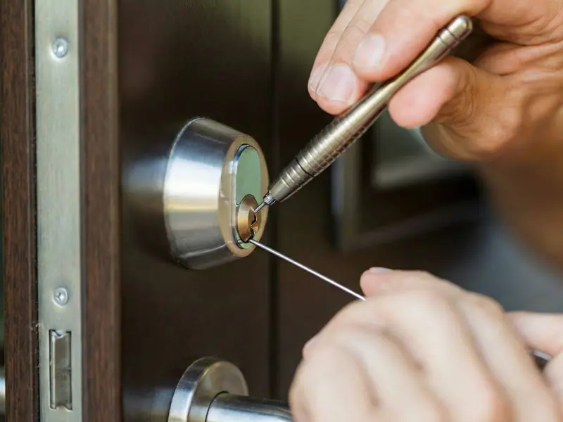 Abertura de porta em São Vicente